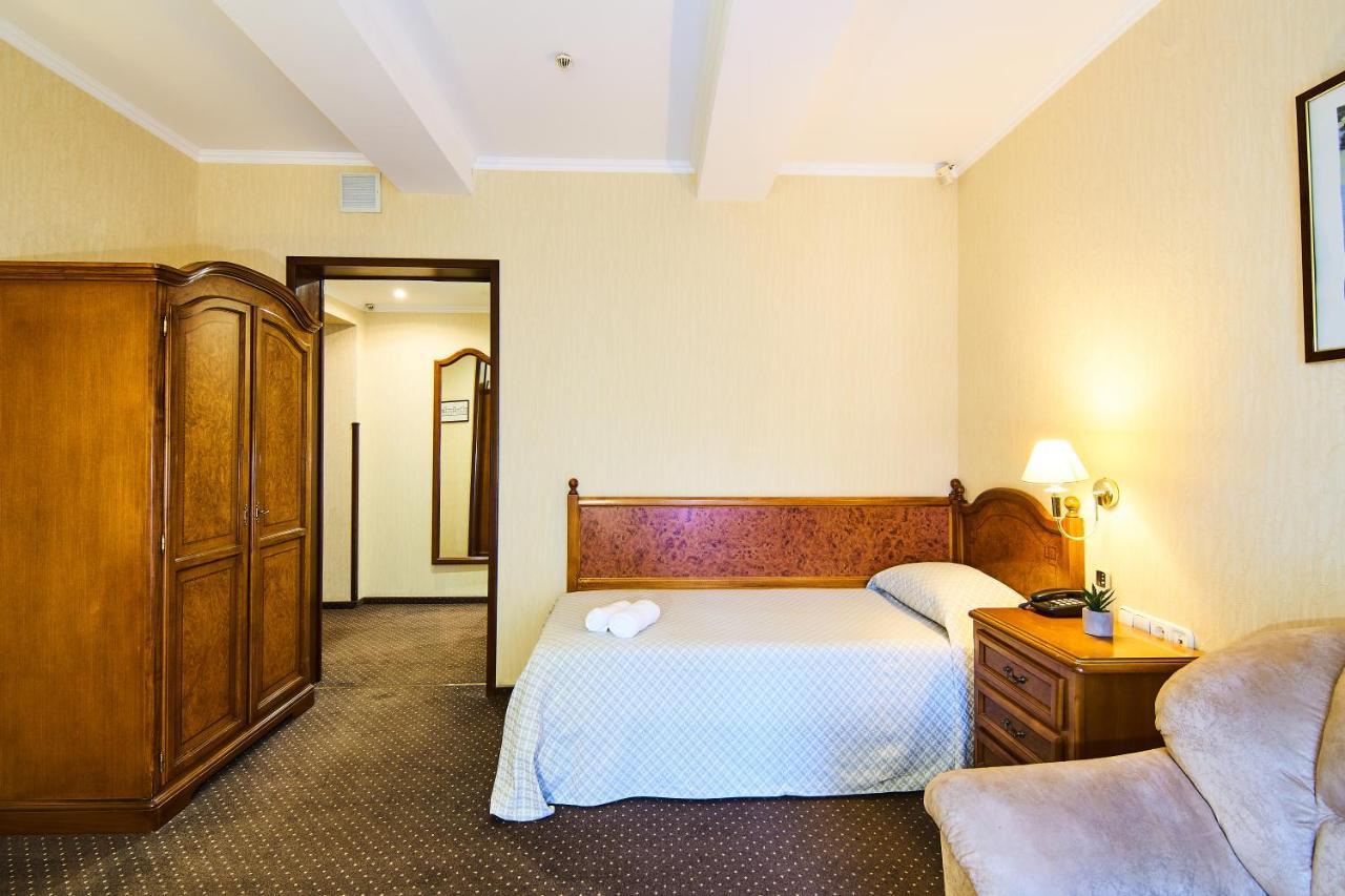 Art Hotel Academy Dnyipropetrovszk Kültér fotó