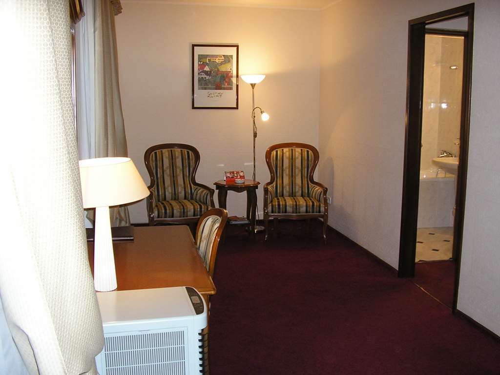 Art Hotel Academy Dnyipropetrovszk Szoba fotó