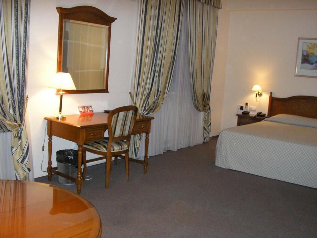 Art Hotel Academy Dnyipropetrovszk Szoba fotó